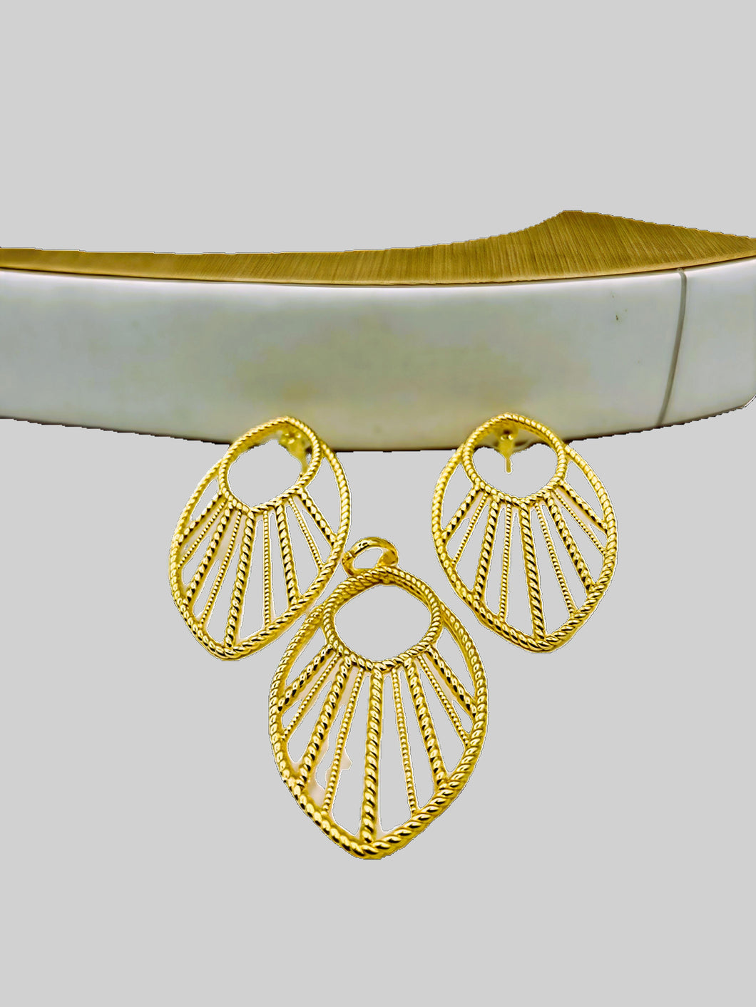 Radiant Gold Fan Ear rings and Pendant Set – Set of 3